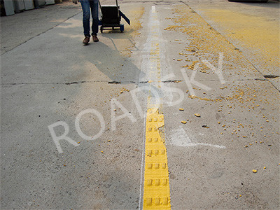 Effect of road paint removal machine