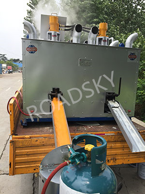 RS-4A Double Tank Thermoplastic Preheater Working On-Site
