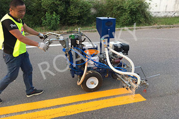 Benefits and Features of Airless Road Marking Machines