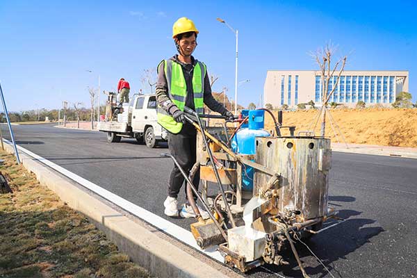How Does a Road Marking Machine Work